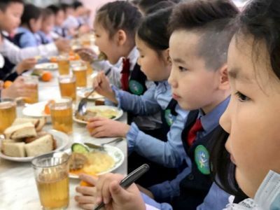 В школах России создают условия для организации горячего питания учащихся начальных классов