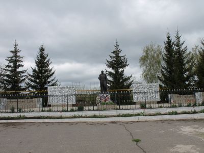 Памятник погибшим воинам-землякам