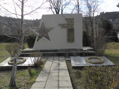 Братская могила советских воинов, погибших при защите города от фашистских захватчиков