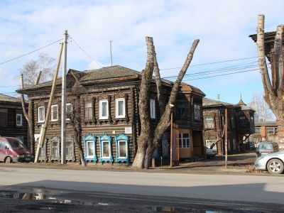 Усадьба: два 2-х этажных деревянных дома