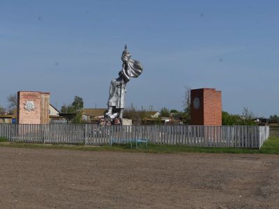 Братская могила советских воинов, погибших в период Сталинградской битвы