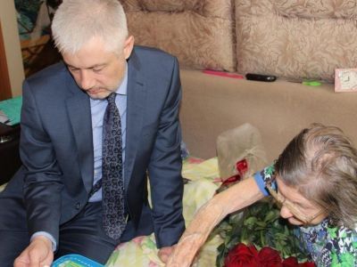 В Якутии труженицу Великой Отечественной войны Анастасию Кудрину поздравили с 98-летием