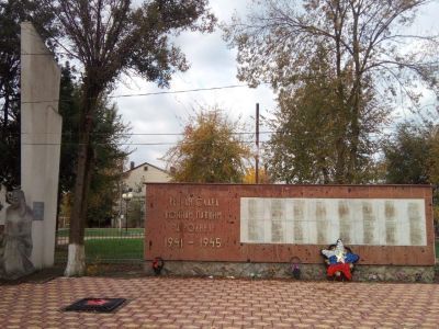 Памятник воинам-односельчанам, погибшим в годы гражданской и Великой Отечественной войн