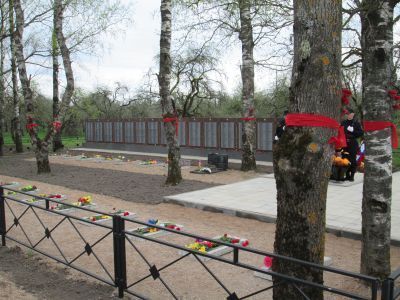 Братская могила советских воинов, погибших в боях с фашистами