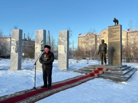 Жители Хангаласского улуса почтили память первого президента Якутии Михаила Николаева