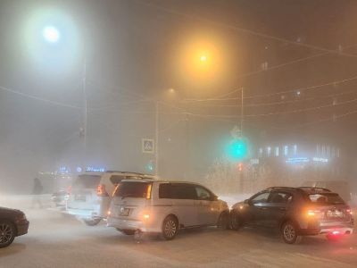 На перекрестке ул. Орджоникидзе и ул. Курашова Якутска затруднено движение из-за ДТП