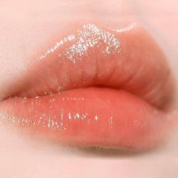Увлажняющий тинт с глянцевым финишем hince Mood Enhancer Water Liquid Glow W002 Borderless