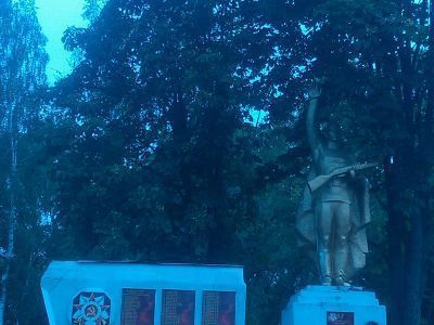 Братская могила 7 советских воинов, погибших в 1943 г. в бою с немецко-фашистскими захватчиками