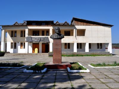 Памятник В.И.Ленину