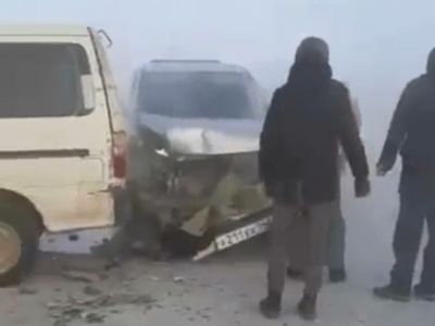 Десять автомобилей столкнулись на загородной дороге в Якутске