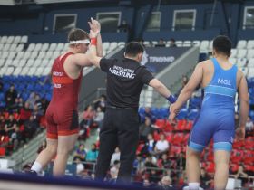 Борец Евгений Аронов завоевал первое для сборной Якутии золото турнира Романа Дмитриева