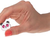 Значок «Тапа с очками-сердце»