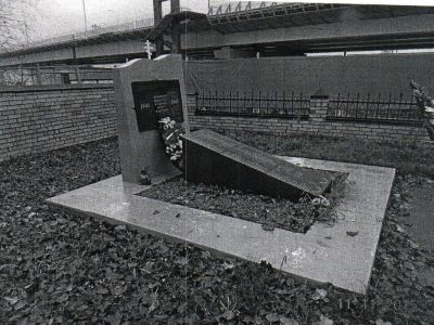 Братская могила 62 воинов Советской Армии, погибших в боях за освобождение г.Новгорода в период Великой Отечественной войны 1941-1945 гг.