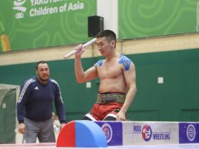 Сенсационно завершился турнир по мас-рестлингу Харлампия Васильева в Якутске