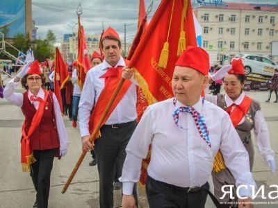 Пионеры нескольких поколений прошли парадом в Якутске (ФОТО)