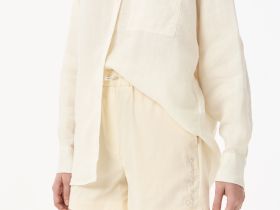 Женские короткие однотонные шорты Lacoste