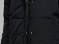 Утепленное пальто с капюшоном и воротником-стойкой