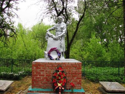 Братская могила воинов, погибших в 1943 г.