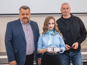 Секретарь СЖР Владимир Касютин вручил награды липецким журналистам