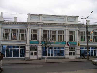 Здание бывшего универмага "Детский мир"