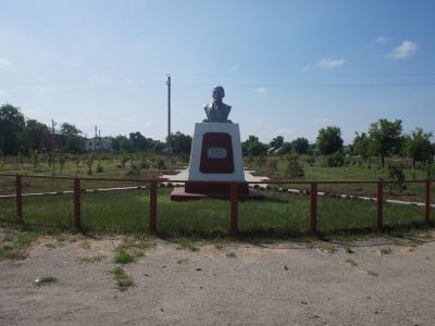 Бюст В.И.Ленина