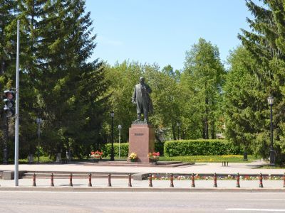 Памятник В.И. Ленину (изготовлен в 1976 г.)