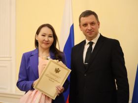 В Якутске наградили лучших сотрудников ЗАГС по итогам 2025 года