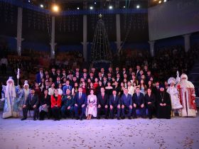 Лучших школьников чествовали на Ёлке главы Якутии