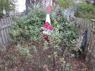 Братская могила 7 советских воинов, погибших в боях с немецко-фашистскими захватчиками при освобождении деревни Аретово