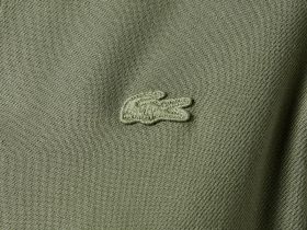 Женское платье Lacoste свободного кроя с поясом и длинным рукавом