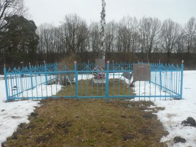 Братская могила советских  воинов, павших в боях с фашистами