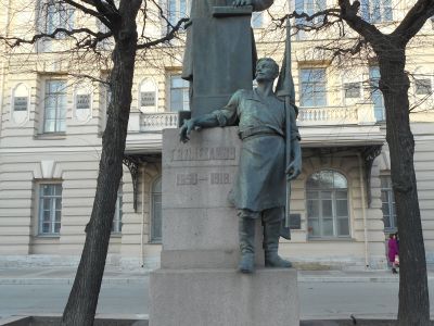 Памятник деятелю российского и международного социал-демократического движения, философу Плеханову Г.В.