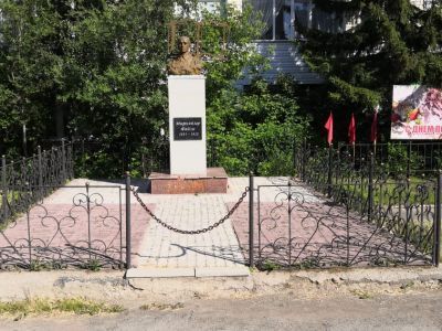 Могила писателя-драматурга Мирхайдара Файзи.Умер в 1928 г.