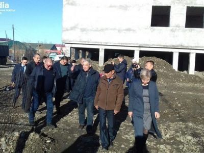 Вячеслав Штыров посетил строительные объекты в поселке Хандыга