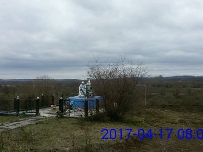 Братская могила с захоронением воинов, погибших в период Великой Отечественной войны 1941-1945 гг.