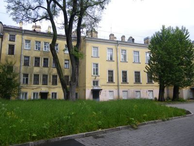 Главный дом с четырьмя флигелями