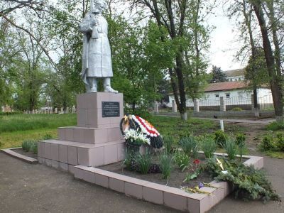 Братская могила воинов Советской Армии, погибших при освобождении с. Китаевского