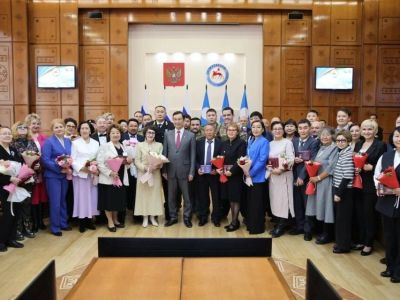 Глава Якутии вручил государственные награды