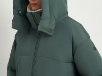 Утепленное пальто свободного силуэта