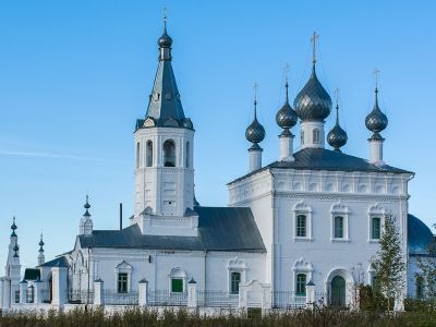 Церковь во имя св. Иоанна Златоуста, где сохранен Животворящий Крест Господень XV века