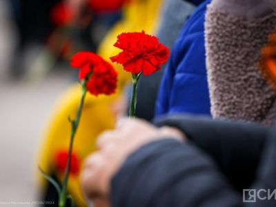 Видео: российский актёр театра и кино Егор Бероев читает балладу о Герое