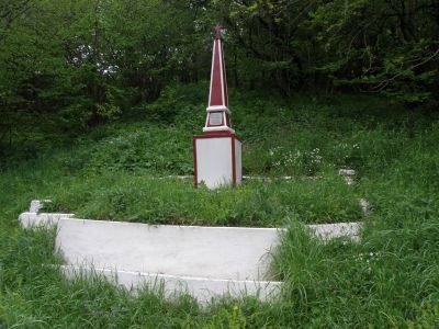 Обелиск партизанам, погибшим за Архыз в 1942-43 гг.