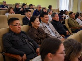 В Якутске прошла презентация книг к 75-летию Иннокентия Бочкарева