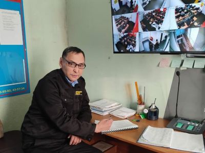 Ветеран СВО в Якутии устроился работать охранником в школе