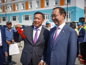 17 новых автомобилей передали районным больницам Якутии