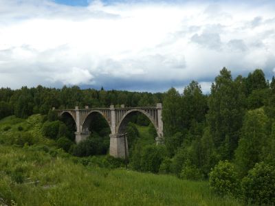 Виадук через верховья реки Ирени