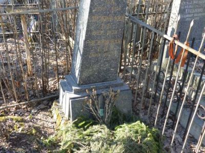 Могила Снежинского Владимира Аполлинариевича (1896-1978 гг.) – адмирала, ученого в области практической и прикладной океанографии и морской метеорологии