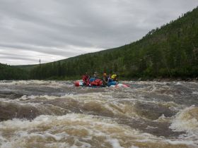 Рыбалка на трофейного тайменя на реке Гонам