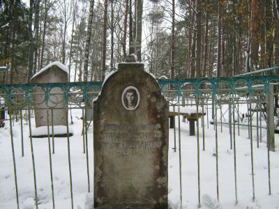 Могила Шевлакова Игоря, лейтенанта, погибшего в 1944 г.