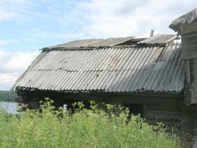 Торговая лавка у ворот (деревянная)